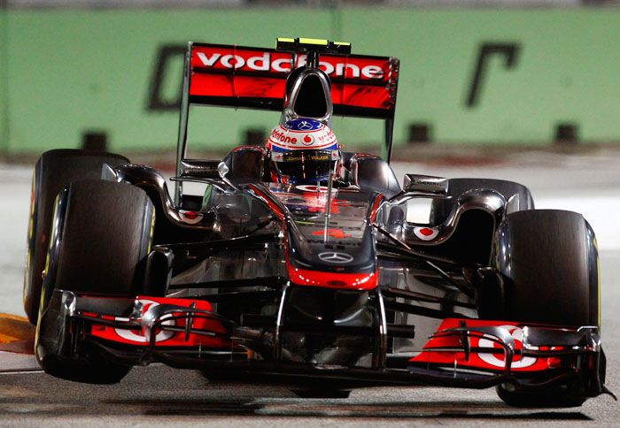 Ο μόνος που κρατήθηκε κοντά στον Vettel ήταν ο Button, o οποίος διατηρεί ακόμα μαθηματικές ελπίδες για τον τίτλο. Ο μόνος που κρατήθηκε κοντά στον Vettel ήταν ο Button, o οποίος διατηρεί ακόμα μαθηματικές ελπίδες για τον τίτλο.